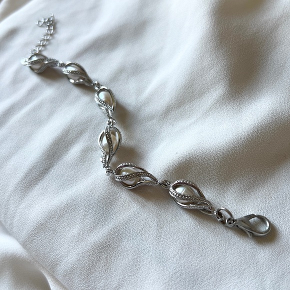 Vintage Pearl bracelet with silver link overlay - Picture 6 of 8